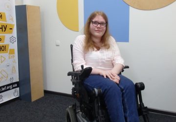 ДИАГНОЗ СТРАШНЫЙ: СПИНАЛЬНАЯ МЫШЕЧНАЯ АТРОФИЯ. А ЛЕРА УЛЫБАЕТСЯ: “НУЖНО ЖИТЬ И РАДОВАТЬСЯ” ДИАГНОЗ СТРАШНЫЙ: СПИНАЛЬНАЯ МЫШЕЧНАЯ АТРОФИЯ. А ЛЕРА УЛЫБАЕТСЯ: “НУЖНО ЖИТЬ И РАДОВАТЬСЯ”