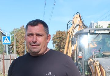 ПЕРШИЙ ШАР АСФАЛЬТУ НА ЛЮБЕЦЬКІЙ УЖЕ КЛАДУТЬ. ТРЕТЮ ЧЕРГУ РОБІТ ПЕРЕНЕСЛИ НА НАСТУПНИЙ РІК ПЕРШИЙ ШАР АСФАЛЬТУ НА ЛЮБЕЦЬКІЙ УЖЕ КЛАДУТЬ. ТРЕТЮ ЧЕРГУ РОБІТ ПЕРЕНЕСЛИ НА НАСТУПНИЙ РІК