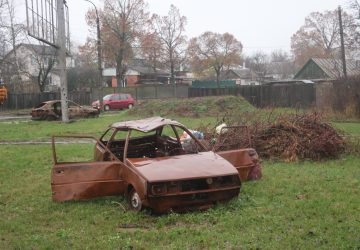 «По кожній іржавій автівці відкрите кримінальне провадження. Без дозволу прибирати не можемо» «По кожній іржавій автівці відкрите кримінальне провадження. Без дозволу прибирати не можемо»
